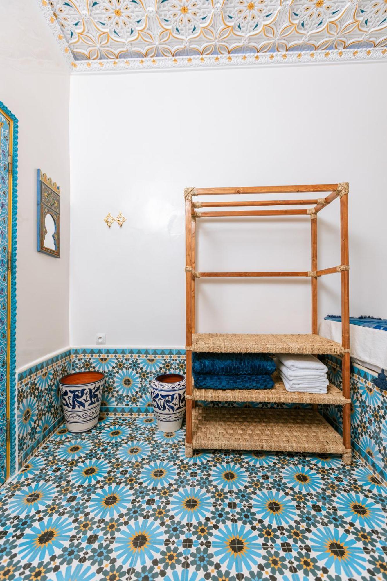 Colorful Traditional Riad W/Views Of Spain Танжер Экстерьер фото